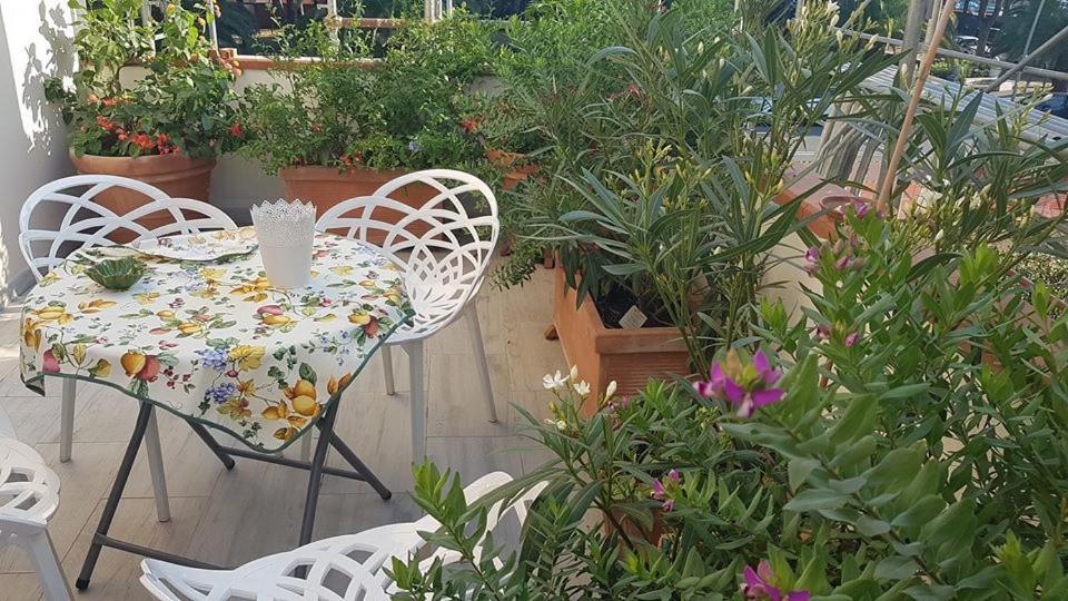 Bed and Breakfast Brezza Marina Марина-ди-Каррара Экстерьер фото